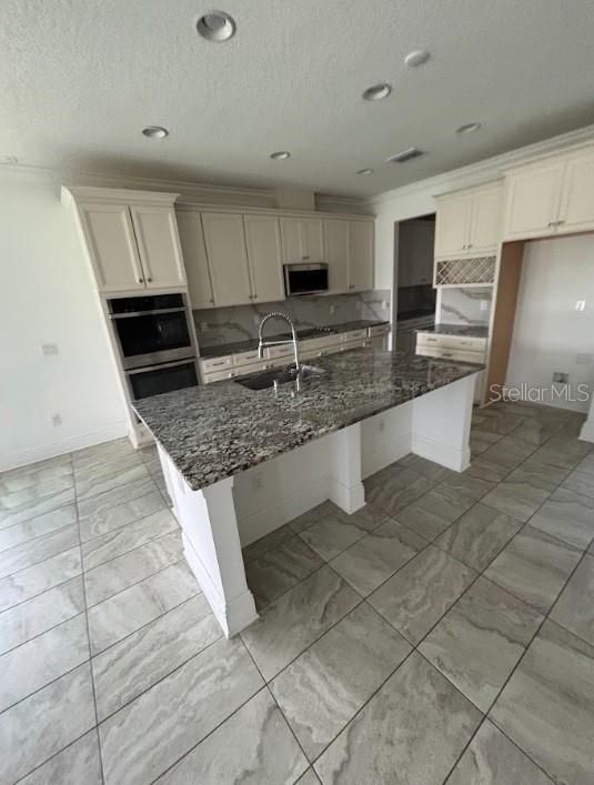 For Sale: $541,000 (5 beds, 4 baths, 3552 Square Feet)