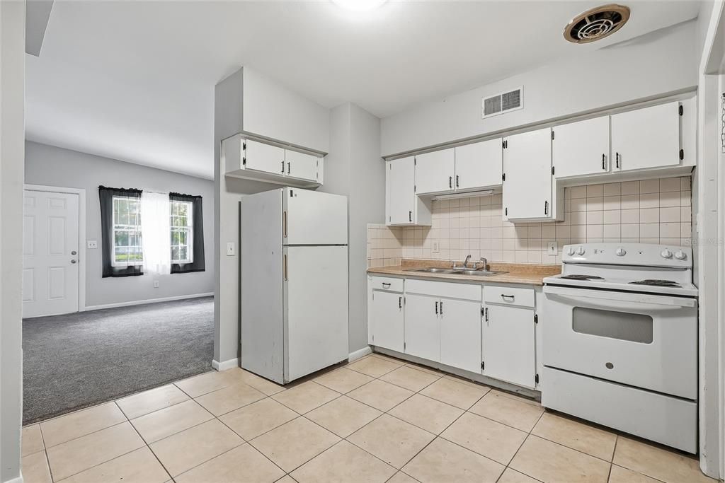 For Sale: $519,999 (0 beds, 0 baths, 1571 Square Feet)