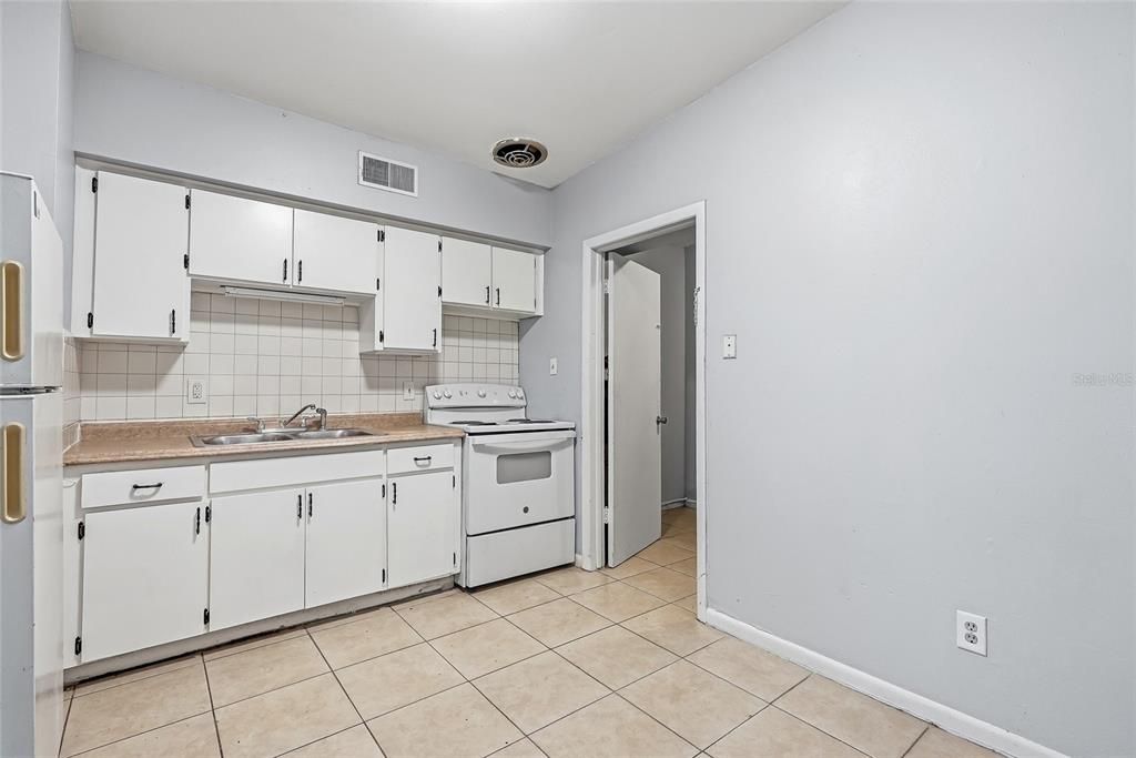 For Sale: $519,999 (0 beds, 0 baths, 1571 Square Feet)