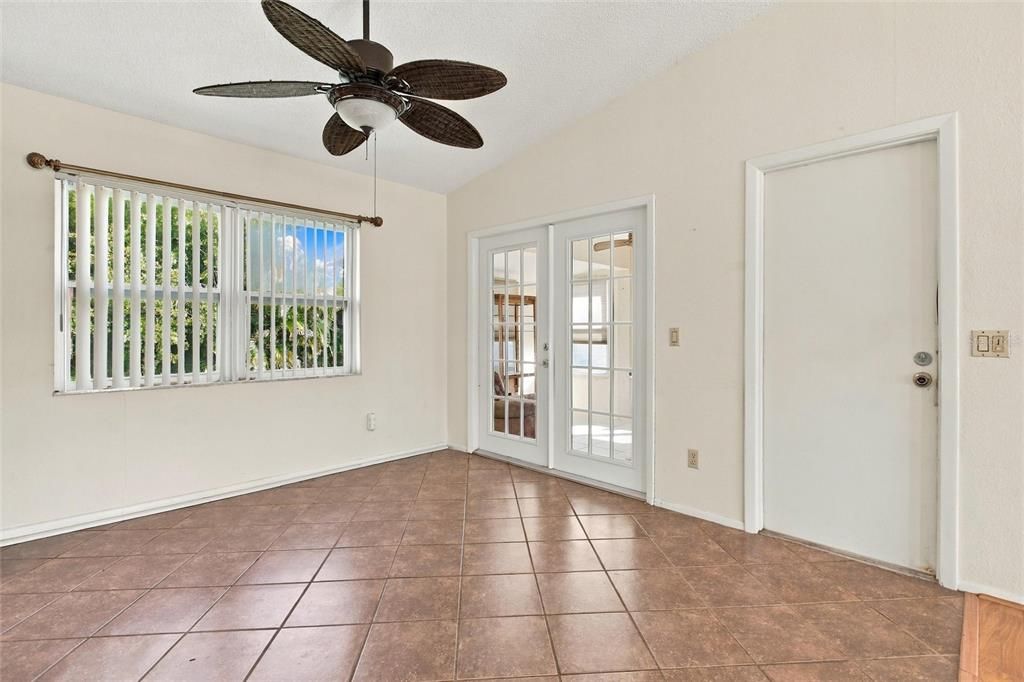 For Sale: $239,900 (2 beds, 2 baths, 1176 Square Feet)