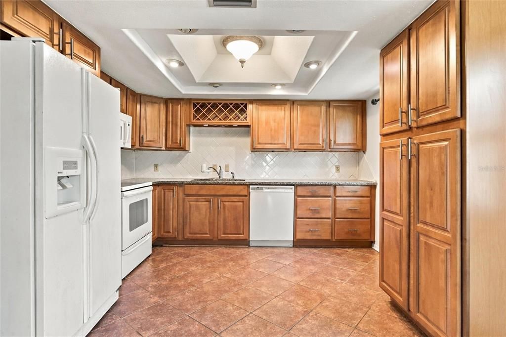 For Sale: $239,900 (2 beds, 2 baths, 1176 Square Feet)