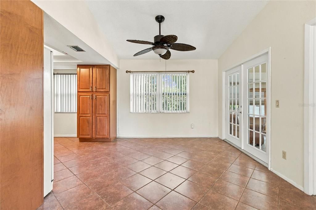 For Sale: $239,900 (2 beds, 2 baths, 1176 Square Feet)