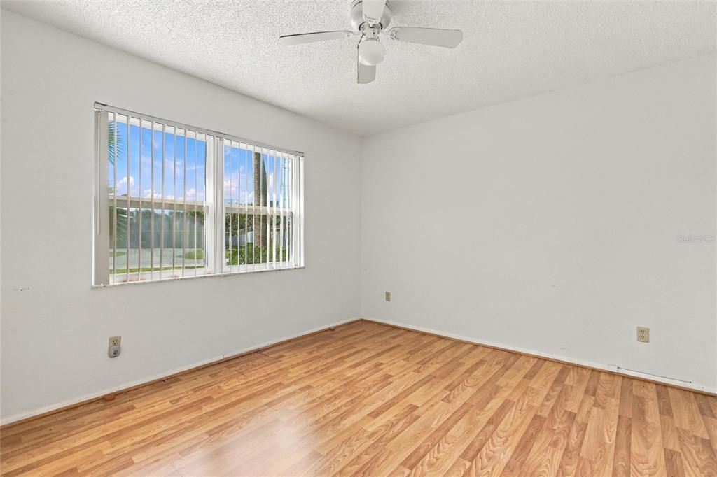 For Sale: $239,900 (2 beds, 2 baths, 1176 Square Feet)