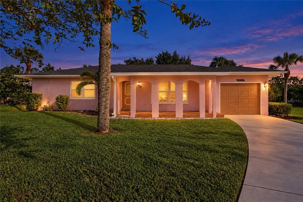 For Sale: $239,900 (2 beds, 2 baths, 1176 Square Feet)