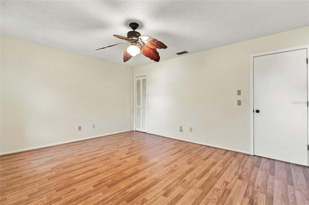For Sale: $239,900 (2 beds, 2 baths, 1176 Square Feet)