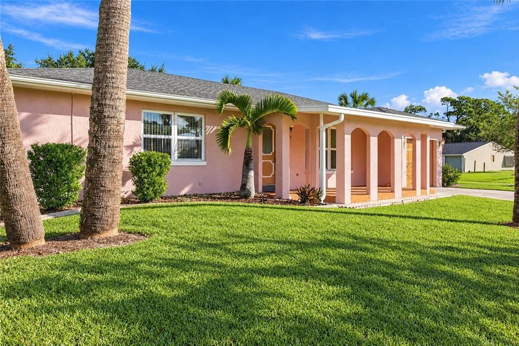 For Sale: $239,900 (2 beds, 2 baths, 1176 Square Feet)