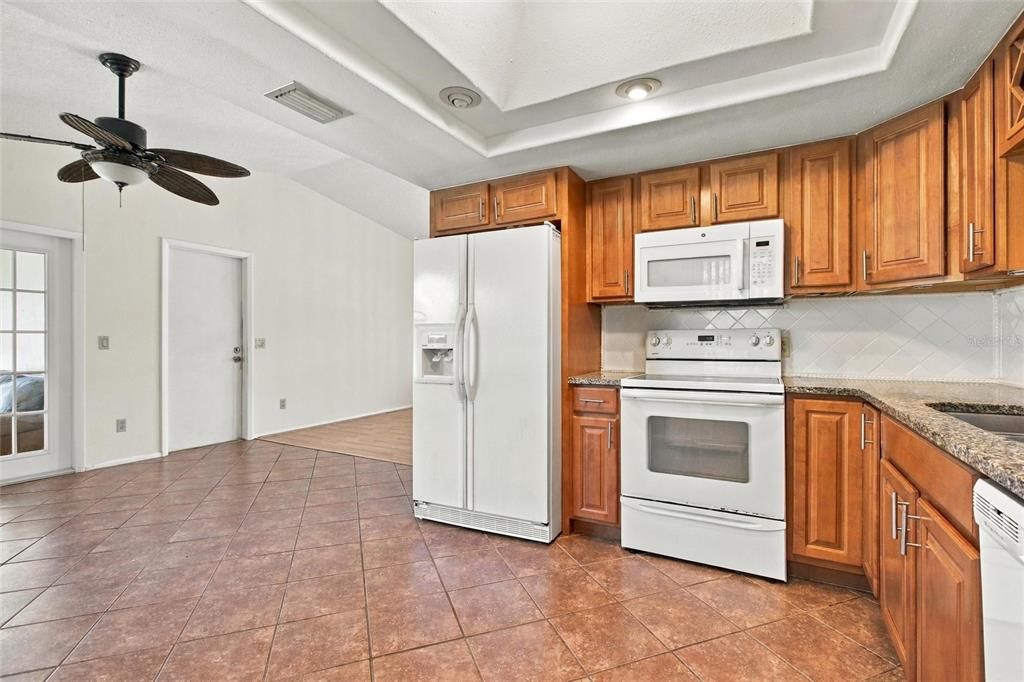 For Sale: $239,900 (2 beds, 2 baths, 1176 Square Feet)