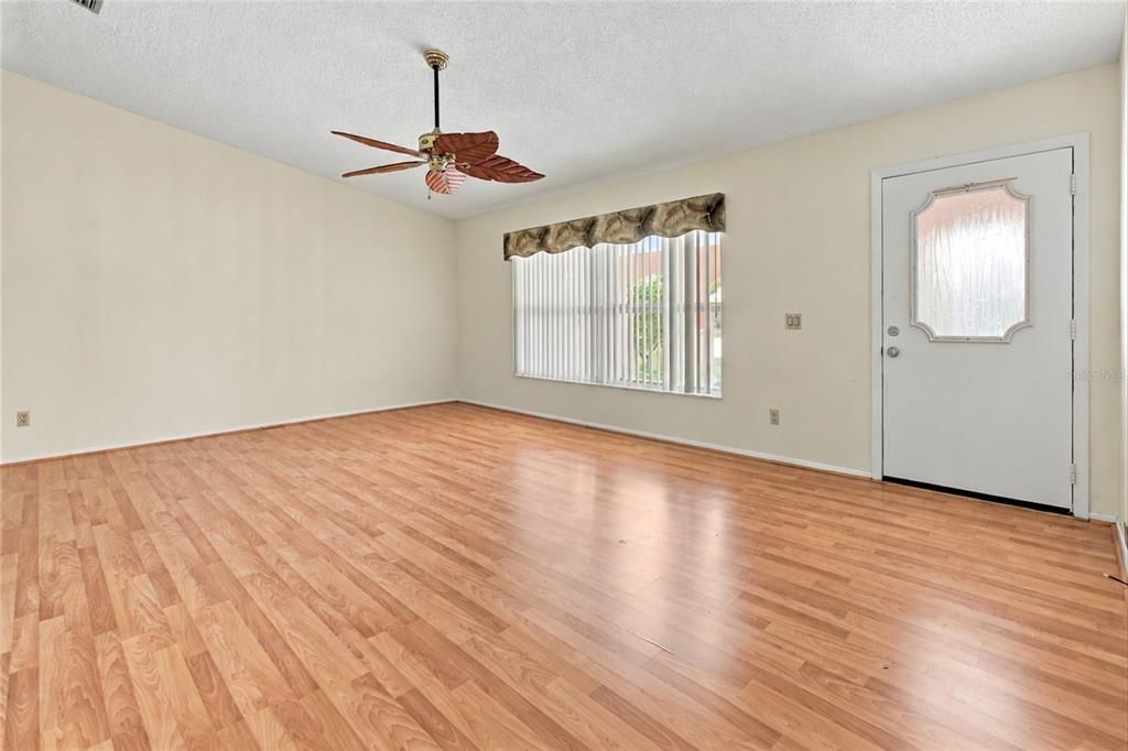 For Sale: $239,900 (2 beds, 2 baths, 1176 Square Feet)