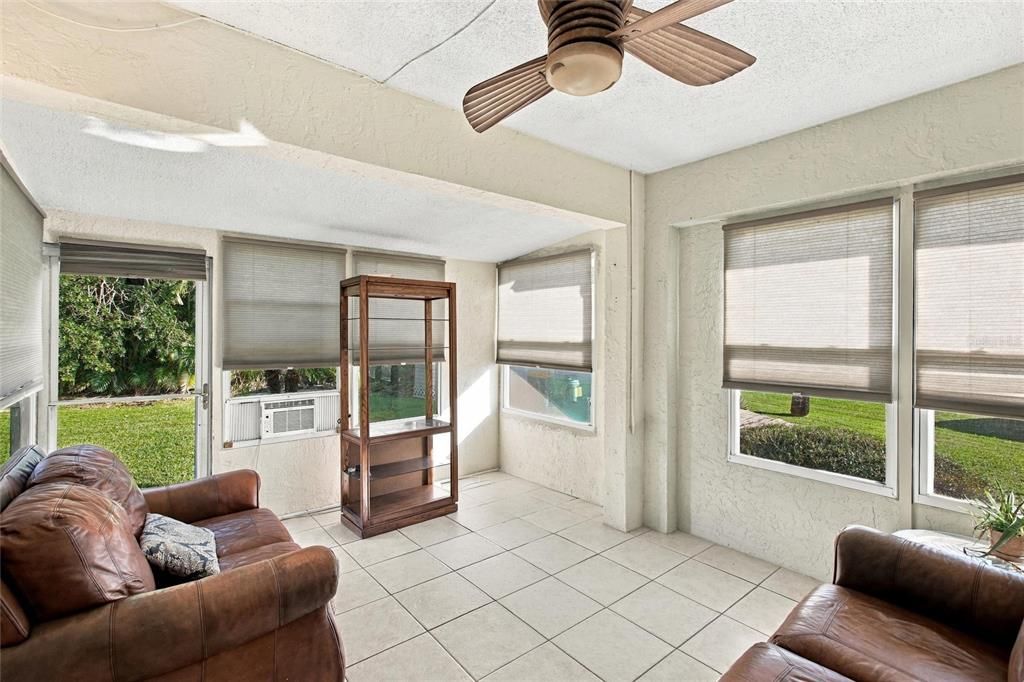 For Sale: $239,900 (2 beds, 2 baths, 1176 Square Feet)