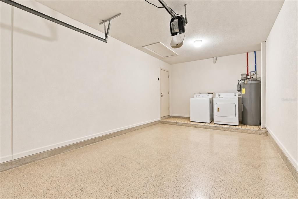 For Sale: $239,900 (2 beds, 2 baths, 1176 Square Feet)