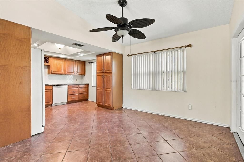 For Sale: $239,900 (2 beds, 2 baths, 1176 Square Feet)