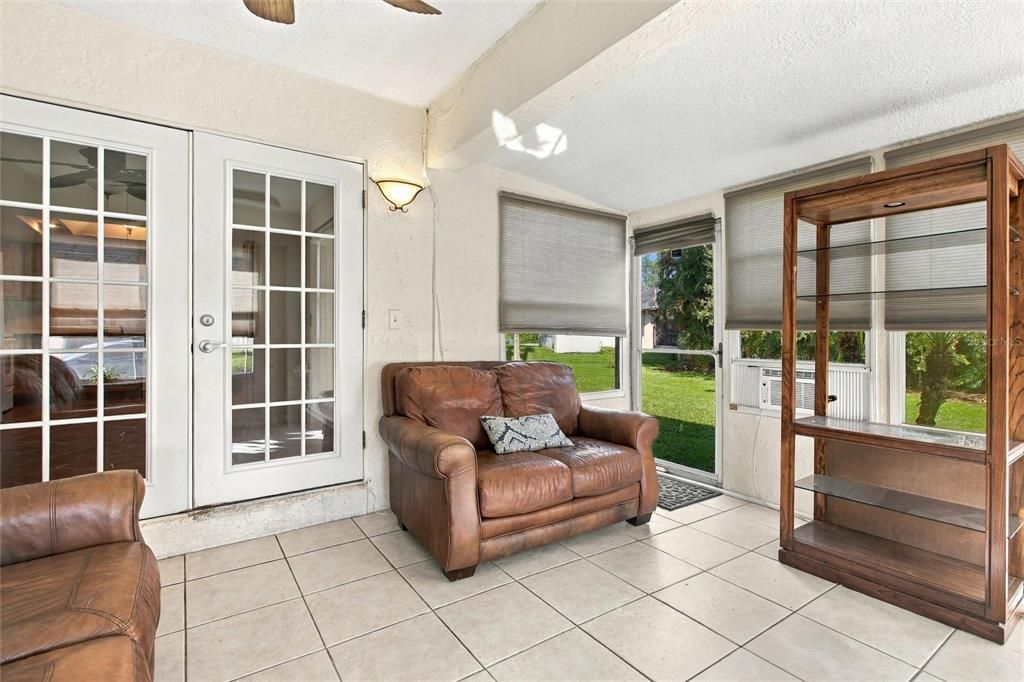 For Sale: $239,900 (2 beds, 2 baths, 1176 Square Feet)