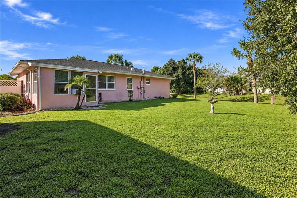 For Sale: $239,900 (2 beds, 2 baths, 1176 Square Feet)
