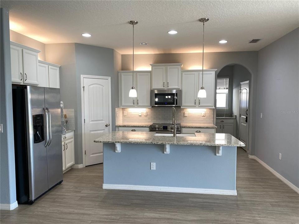 For Rent: $2,600 (3 beds, 2 baths, 1898 Square Feet)