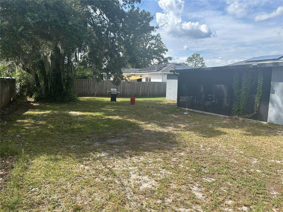 For Sale: $269,900 (5 beds, 3 baths, 1966 Square Feet)