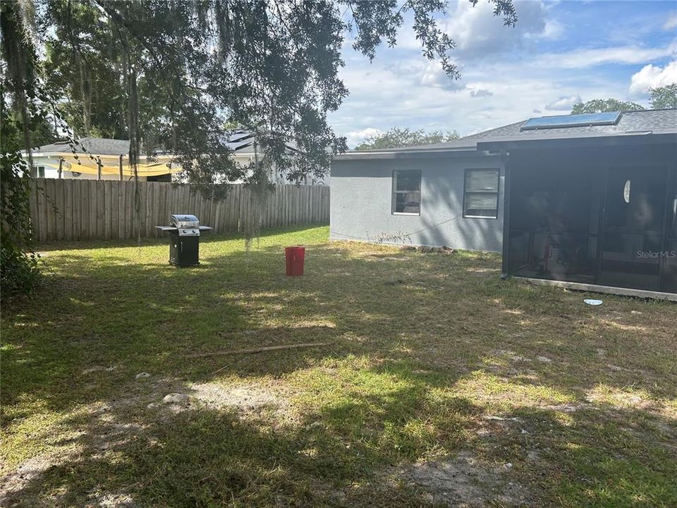 For Sale: $269,900 (5 beds, 3 baths, 1966 Square Feet)