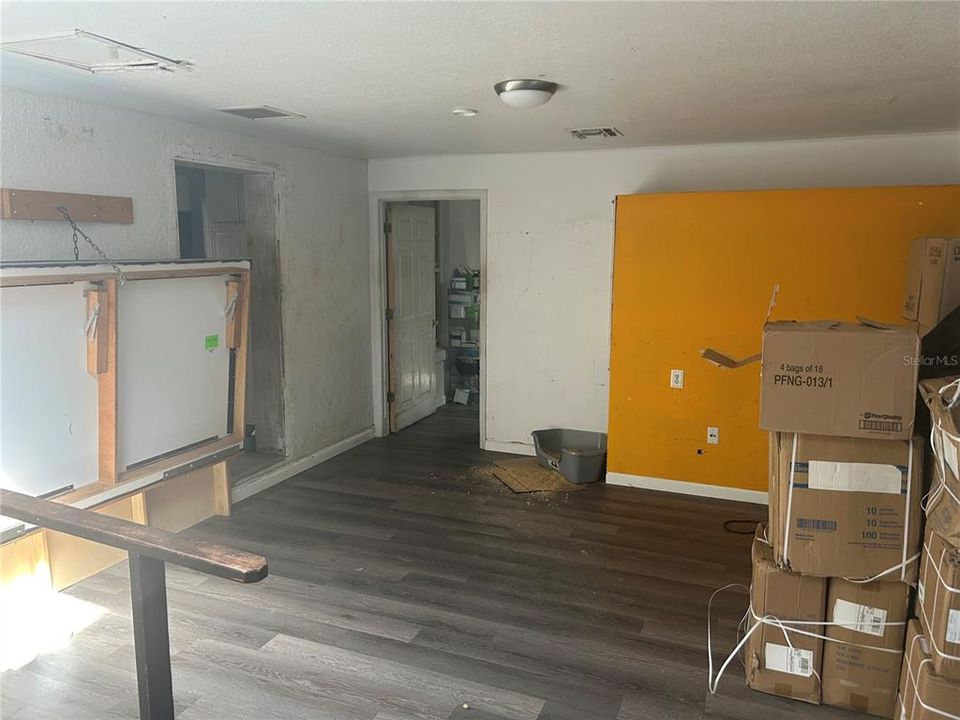For Sale: $269,900 (5 beds, 3 baths, 1966 Square Feet)