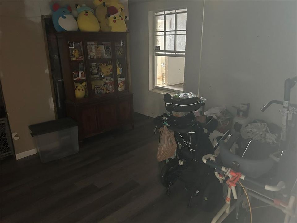 For Sale: $269,900 (5 beds, 3 baths, 1966 Square Feet)
