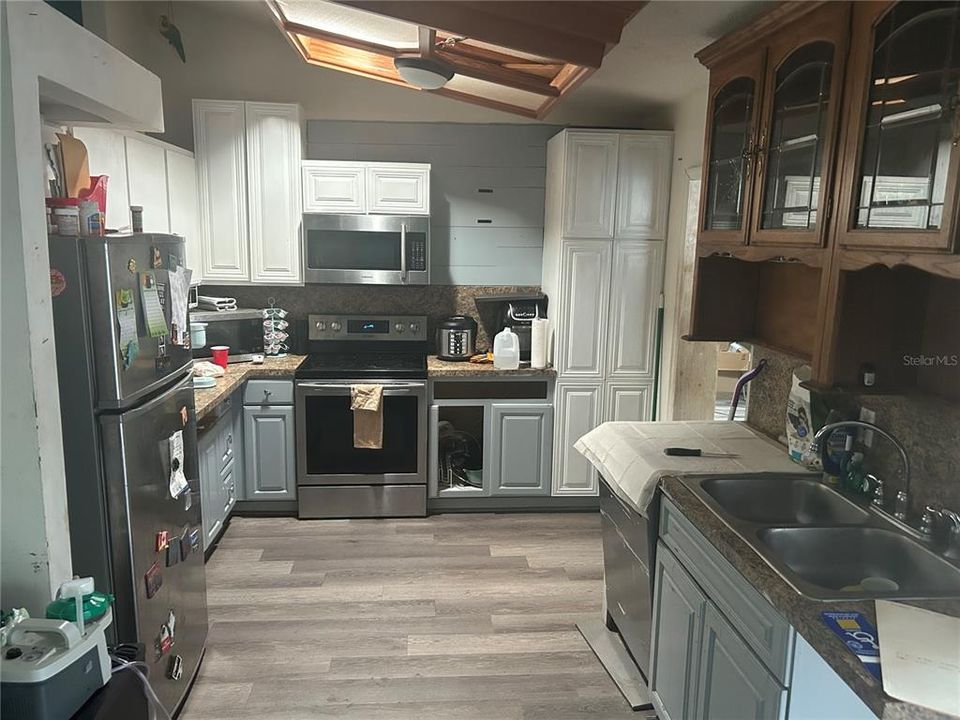 For Sale: $269,900 (5 beds, 3 baths, 1966 Square Feet)
