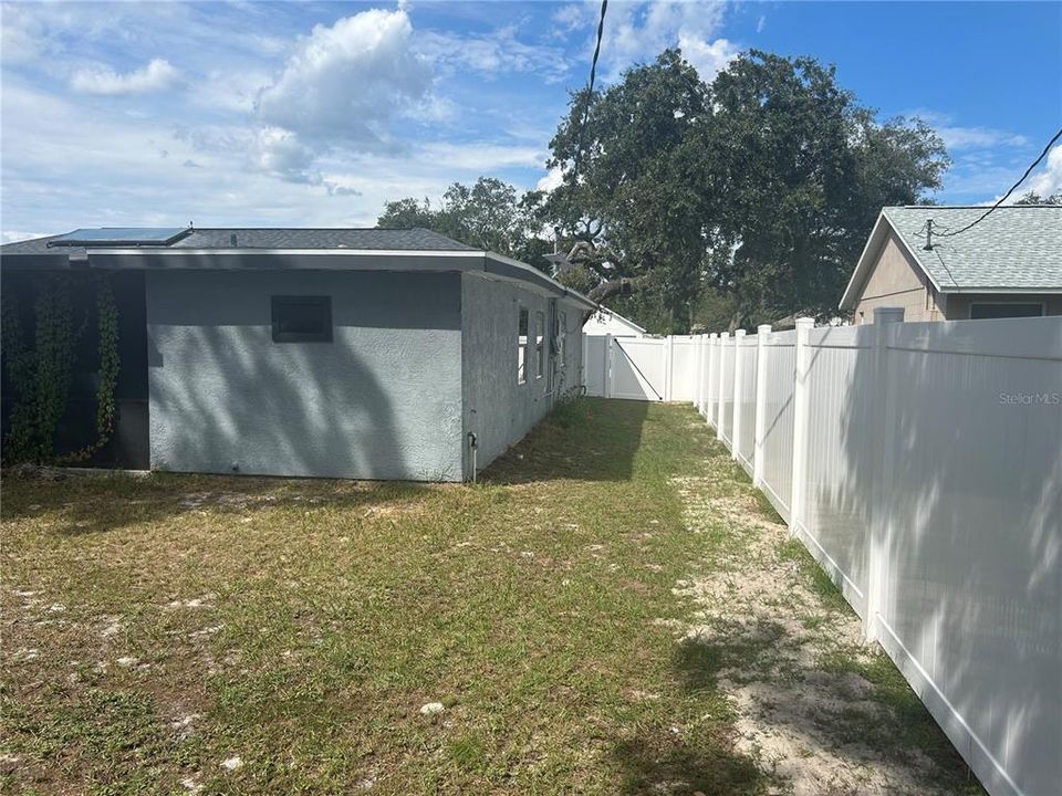 For Sale: $269,900 (5 beds, 3 baths, 1966 Square Feet)