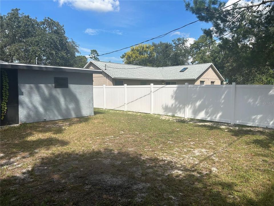 For Sale: $269,900 (5 beds, 3 baths, 1966 Square Feet)