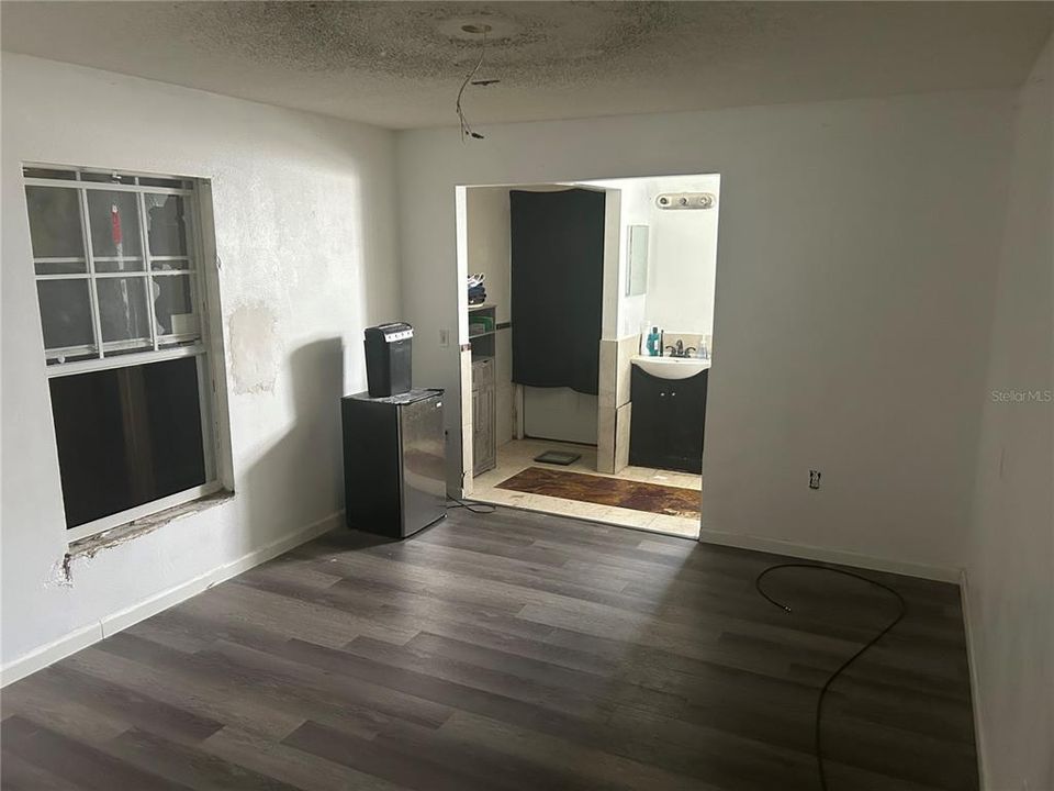 For Sale: $269,900 (5 beds, 3 baths, 1966 Square Feet)