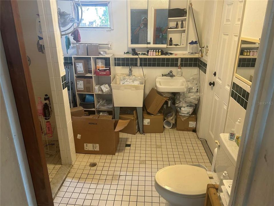 For Sale: $269,900 (5 beds, 3 baths, 1966 Square Feet)