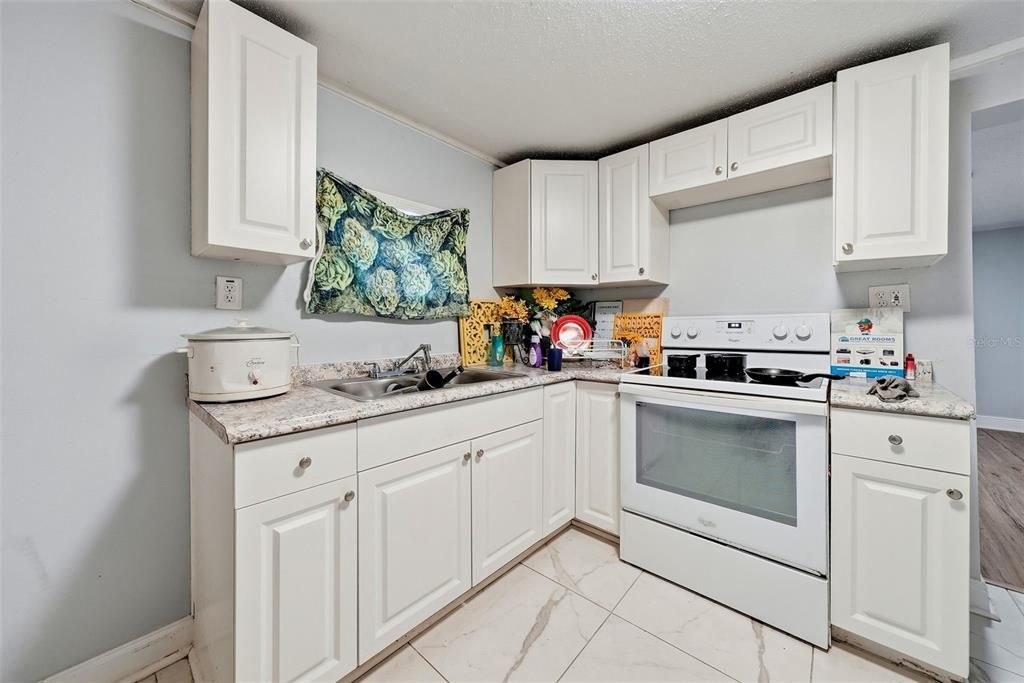 En Venta: $505,000 (6 camas, 0 baños, 2400 Pies cuadrados)