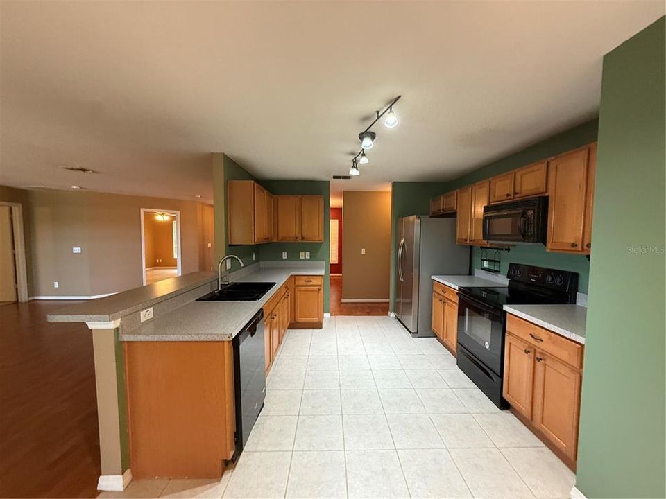 В аренду: $1,950 (4 спален, 2 ванн, 2119 Квадратных фут)