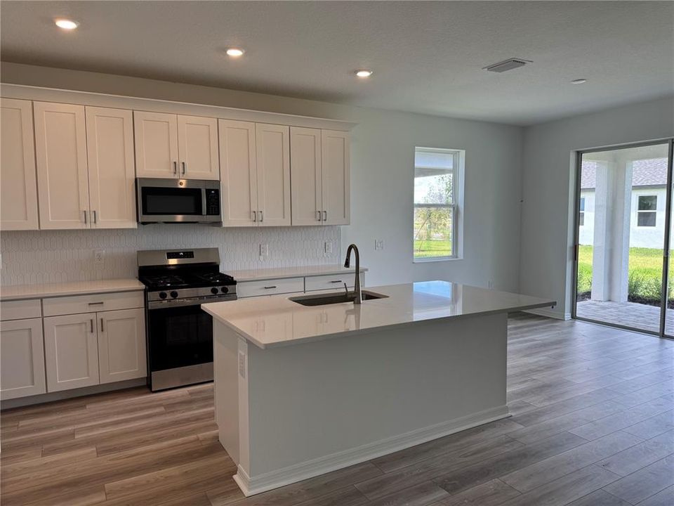 For Sale: $469,999 (4 beds, 3 baths, 2628 Square Feet)