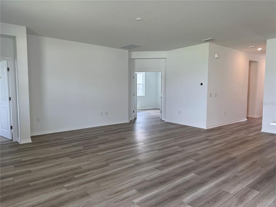 For Sale: $469,999 (4 beds, 3 baths, 2628 Square Feet)