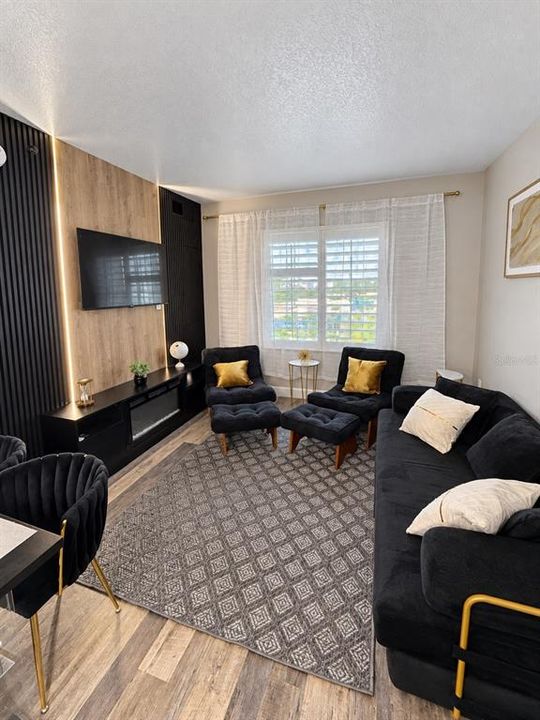 For Sale: $279,999 (2 beds, 2 baths, 795 Square Feet)
