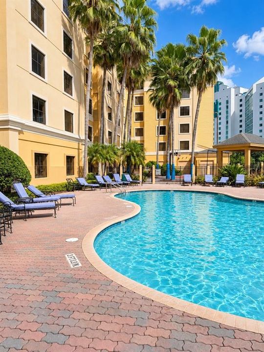 For Sale: $279,999 (2 beds, 2 baths, 795 Square Feet)