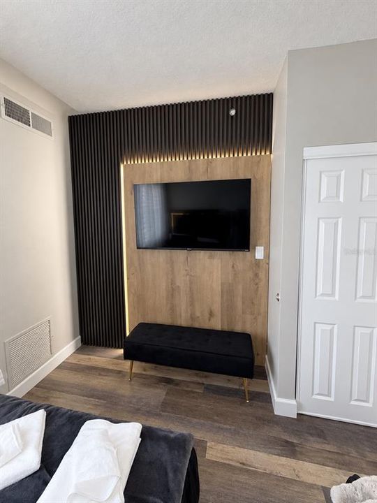 For Sale: $279,999 (2 beds, 2 baths, 795 Square Feet)
