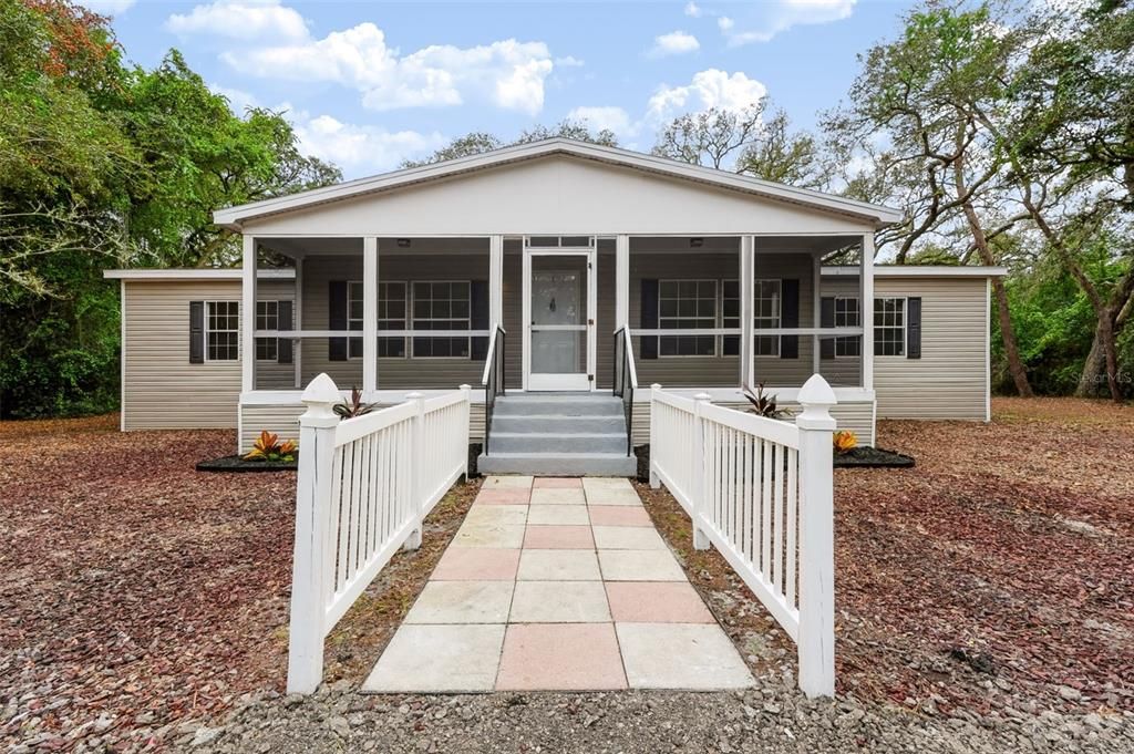 For Sale: $310,000 (3 beds, 2 baths, 2160 Square Feet)