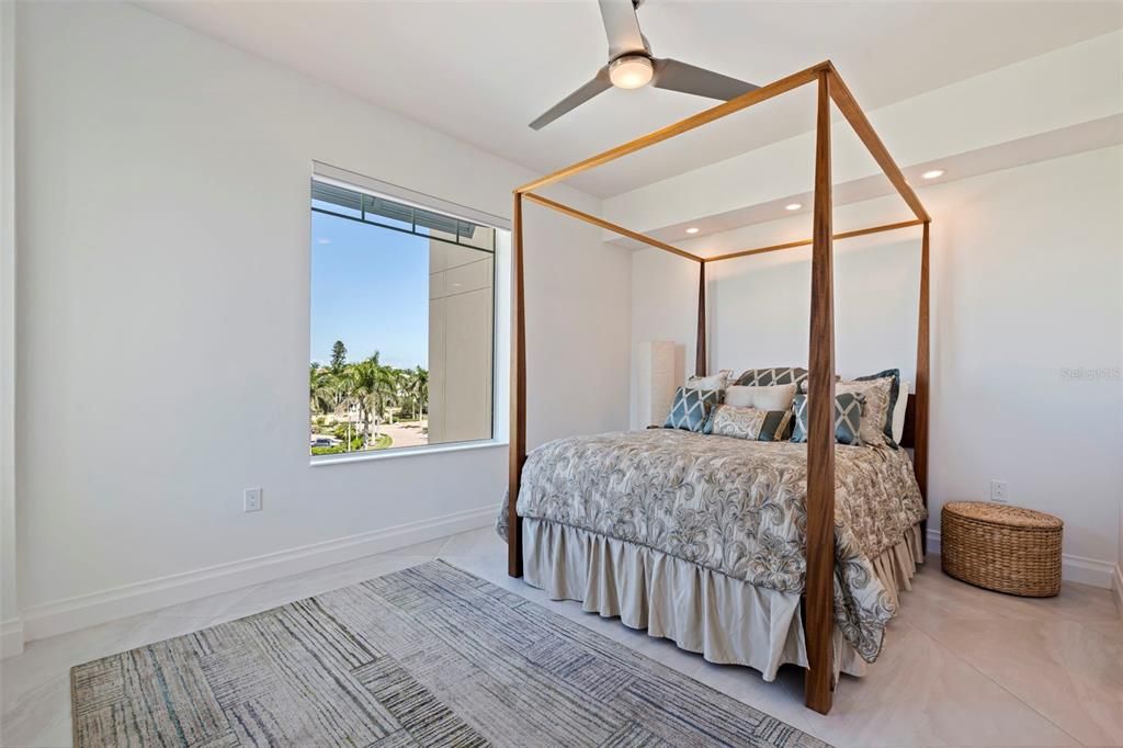 For Sale: $3,150,000 (3 beds, 3 baths, 2721 Square Feet)