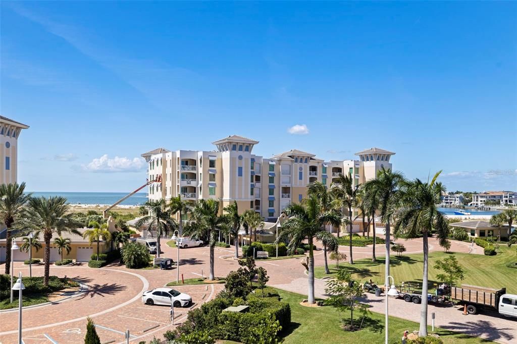 For Sale: $3,150,000 (3 beds, 3 baths, 2721 Square Feet)
