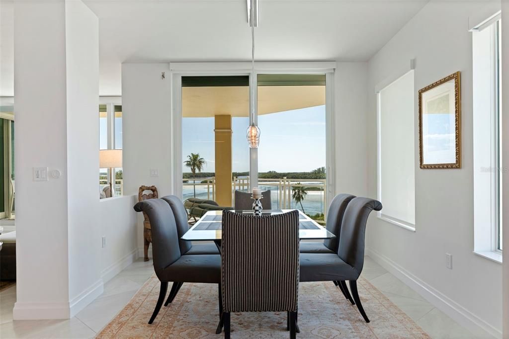 For Sale: $3,150,000 (3 beds, 3 baths, 2721 Square Feet)