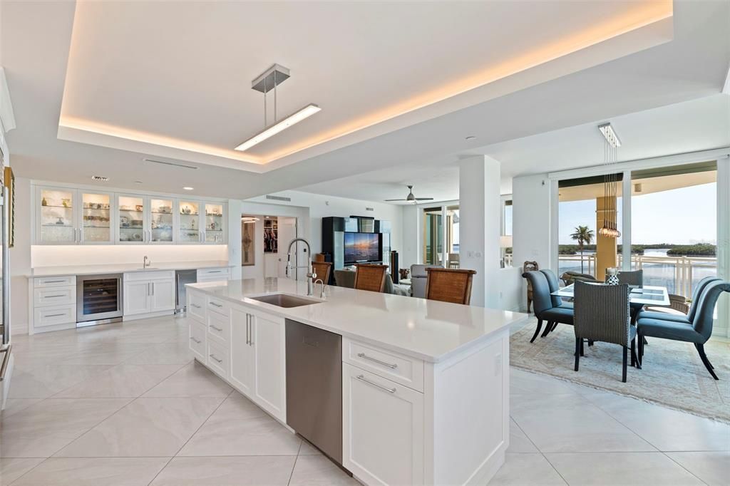 For Sale: $3,150,000 (3 beds, 3 baths, 2721 Square Feet)