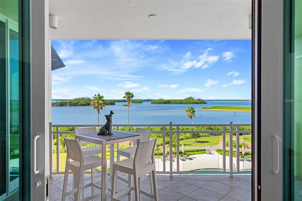 For Sale: $3,150,000 (3 beds, 3 baths, 2721 Square Feet)
