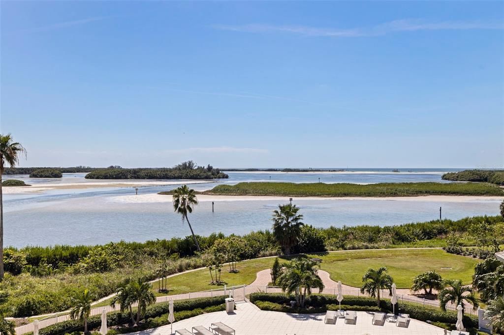 For Sale: $3,150,000 (3 beds, 3 baths, 2721 Square Feet)