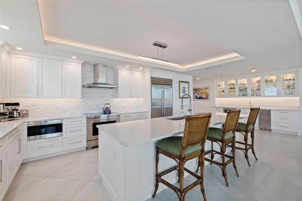 For Sale: $3,150,000 (3 beds, 3 baths, 2721 Square Feet)