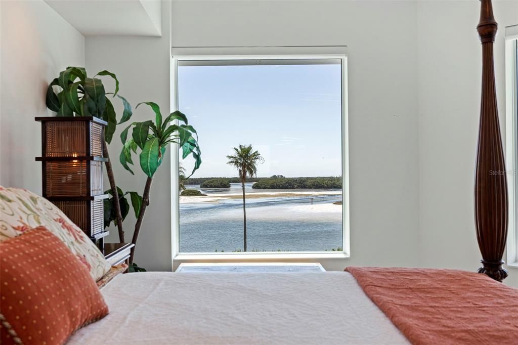 For Sale: $3,150,000 (3 beds, 3 baths, 2721 Square Feet)