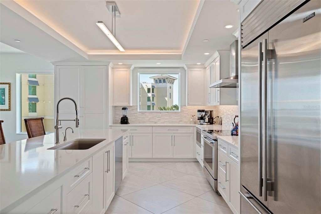 For Sale: $3,150,000 (3 beds, 3 baths, 2721 Square Feet)