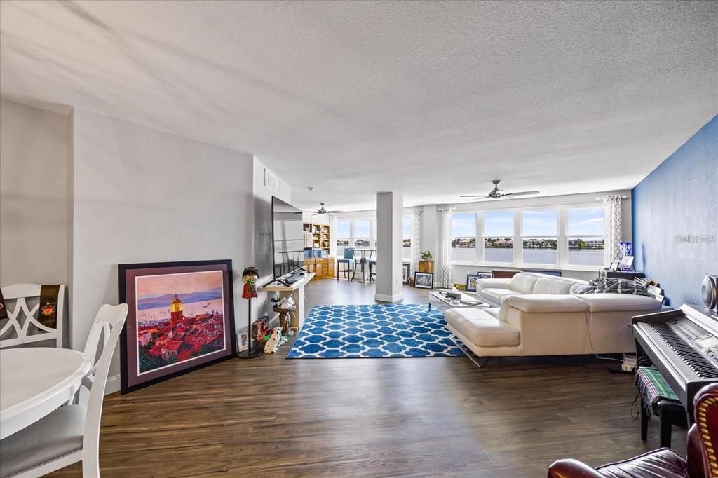 For Rent: $2,900 (2 beds, 2 baths, 1700 Square Feet)