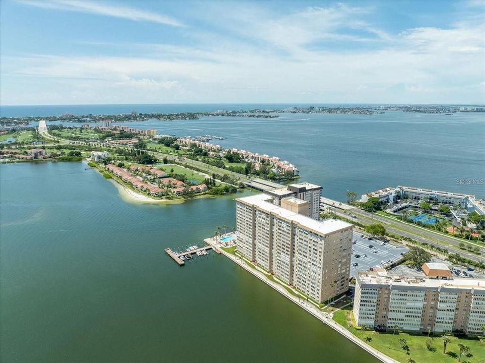 For Rent: $2,900 (2 beds, 2 baths, 1700 Square Feet)
