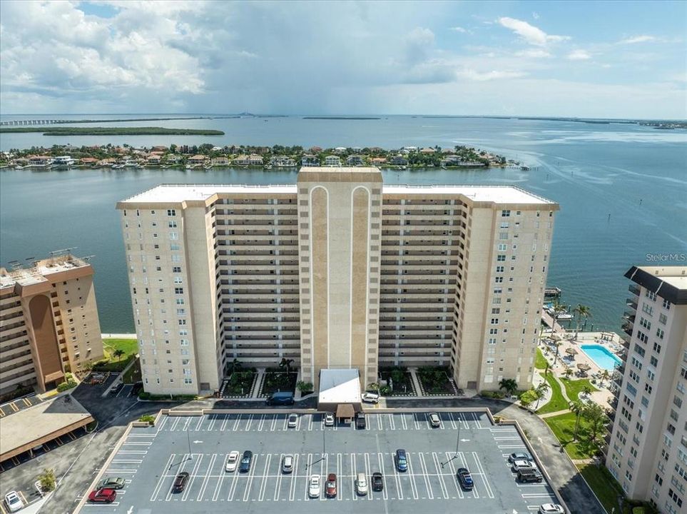 For Rent: $2,900 (2 beds, 2 baths, 1700 Square Feet)