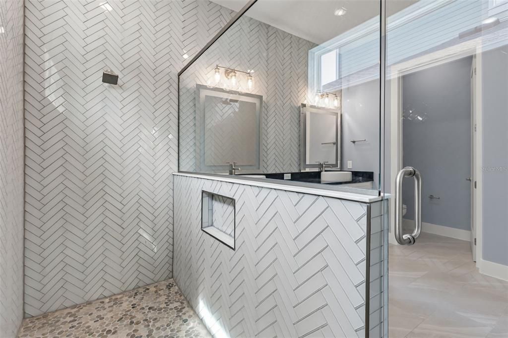 For Sale: $1,390,000 (5 beds, 4 baths, 3846 Square Feet)
