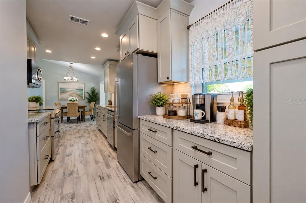 For Sale: $249,500 (2 beds, 2 baths, 1245 Square Feet)