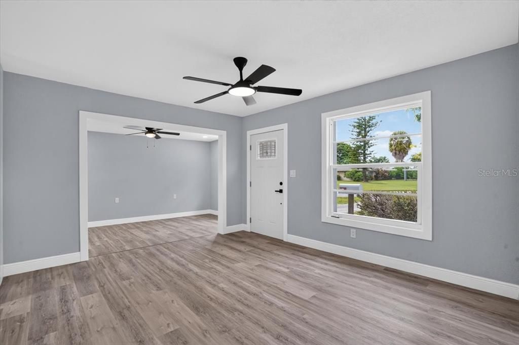 For Sale: $354,900 (2 beds, 1 baths, 1031 Square Feet)